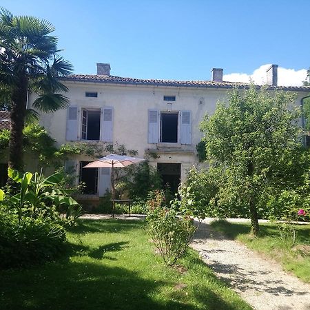 مبيت وإفطار Champagne-et-Fontaine Domaine De Puytirel المظهر الخارجي الصورة