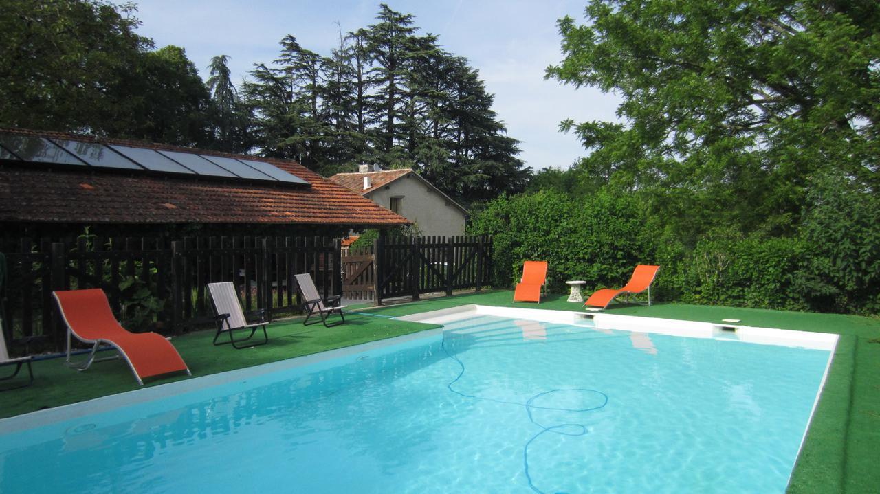 مبيت وإفطار Champagne-et-Fontaine Domaine De Puytirel المظهر الخارجي الصورة