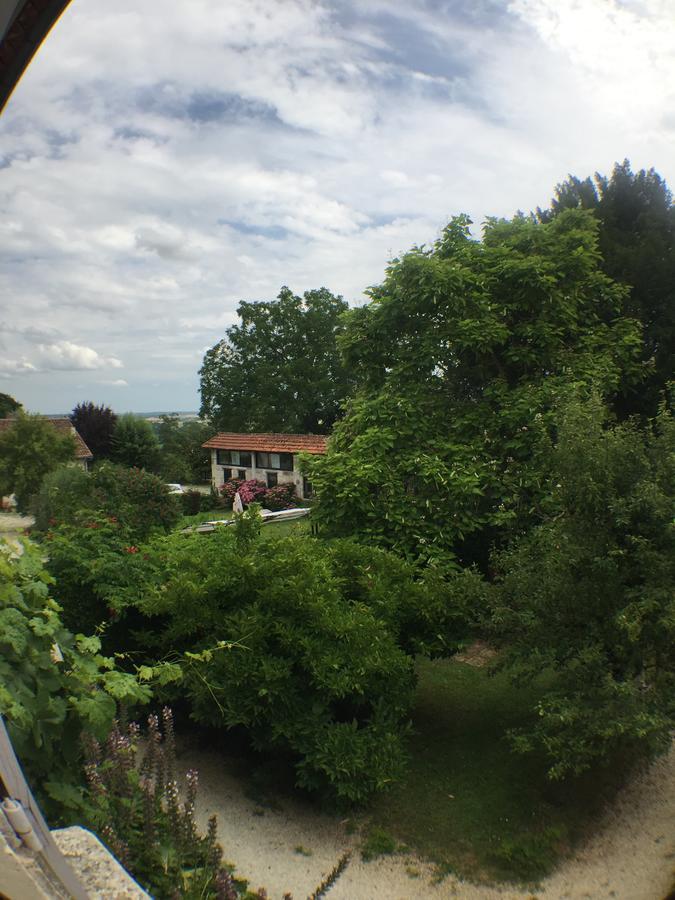 مبيت وإفطار Champagne-et-Fontaine Domaine De Puytirel المظهر الخارجي الصورة
